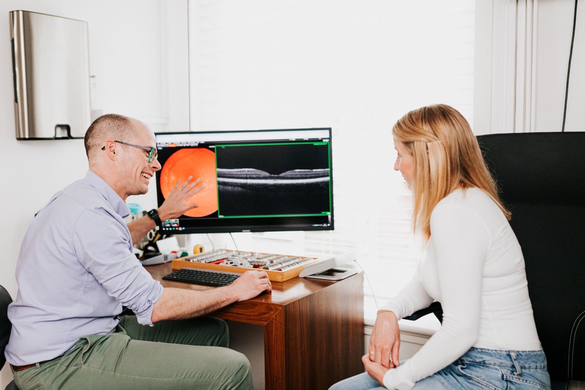 What is an OCT scan and why does it matter? 👁️

OCT scans create 3D images of the retina, helping detect conditions like AMD, diabetic retinopathy, and macular holes early.

To book your next appointment, call us on 01243 532080.