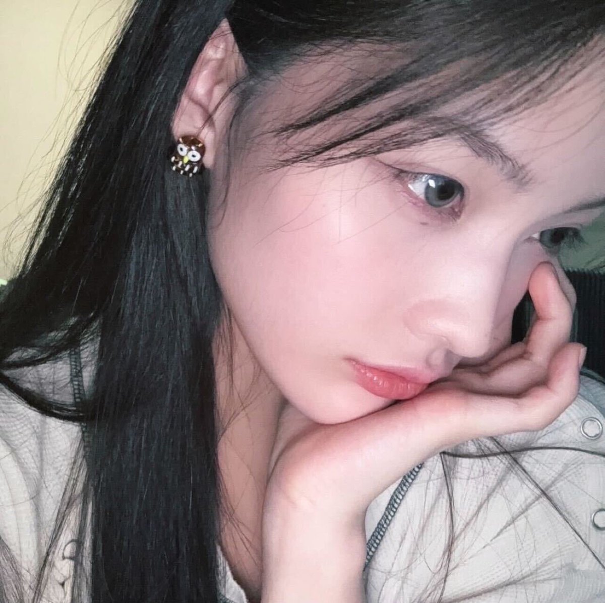 IROYHA's tweet image. i’m lost in my own universe, staring off into the distance. but actually, i’m simply waiting for the clock to hit midnight! just a few more hours until my special day, and the excitement is starting to bubble up inside 💋