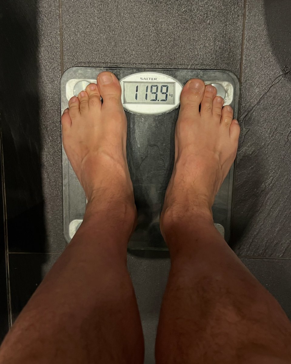 Yo! 🤩
Monday weight update.
1.6kg down within last week 💥⬇️🔽
12h of low intensity exercise 👌🏻
In the last 4 weeks I’ve lost 7.8kg 😁 I’m pretty happy with that result 🤘🏻
⬇️January 7.8kg down ⬇️
Keep going into February 💥
#moveyourass
#ruszdupe
#slowheroteam
#róbswoje