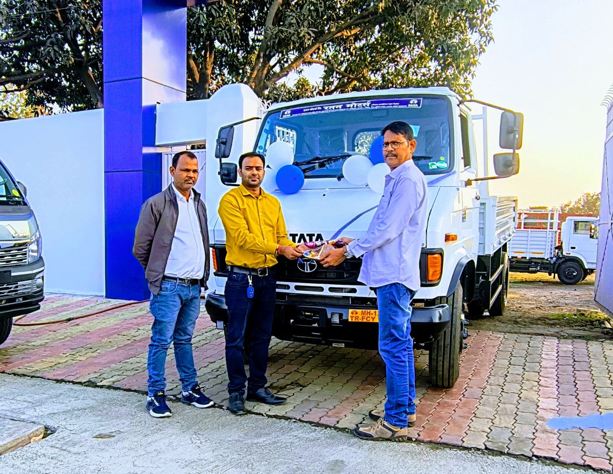 RestoneGroup's tweet photo. भगवान की कृपा से, परिवार के सहयोग से और दोस्तों के प्यार से आज एक नया सदस्य जोड़ा । #रिस्टोन के नई सदस्य का स्वागत है! #Restone #Tata_610
@DrRajeevKrGope @TataMotors https://t.co/GGZ0UBrHXj