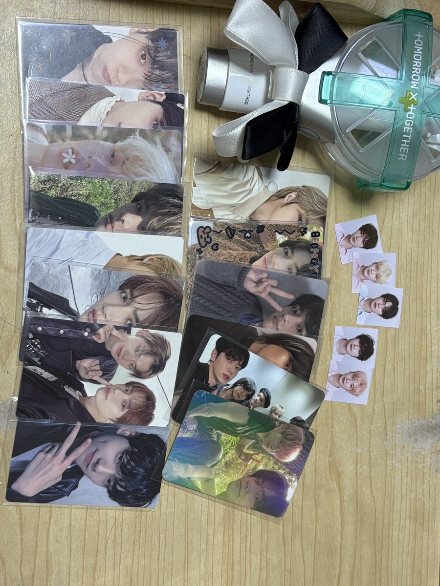pyackpyack_'s tweet photo. 투바투 굿즈 박스 모음 판매합니다
가격 4.0 구성 
[포카 14장 + 응원봉 1 + 개봉앨범 5장+덤]
타래 구성

쇼피 범규 이름의장 txt 앨범 투바투 포카 포카 wts 시그  콘서트 생일 사웨 엠투유 파스테 수빈 연준 범규 태현 휴닝 뽀바투 photocard yeonjun soobin taehyun hueningkai beomgyu https://t.co/UMzIpDt6Vo