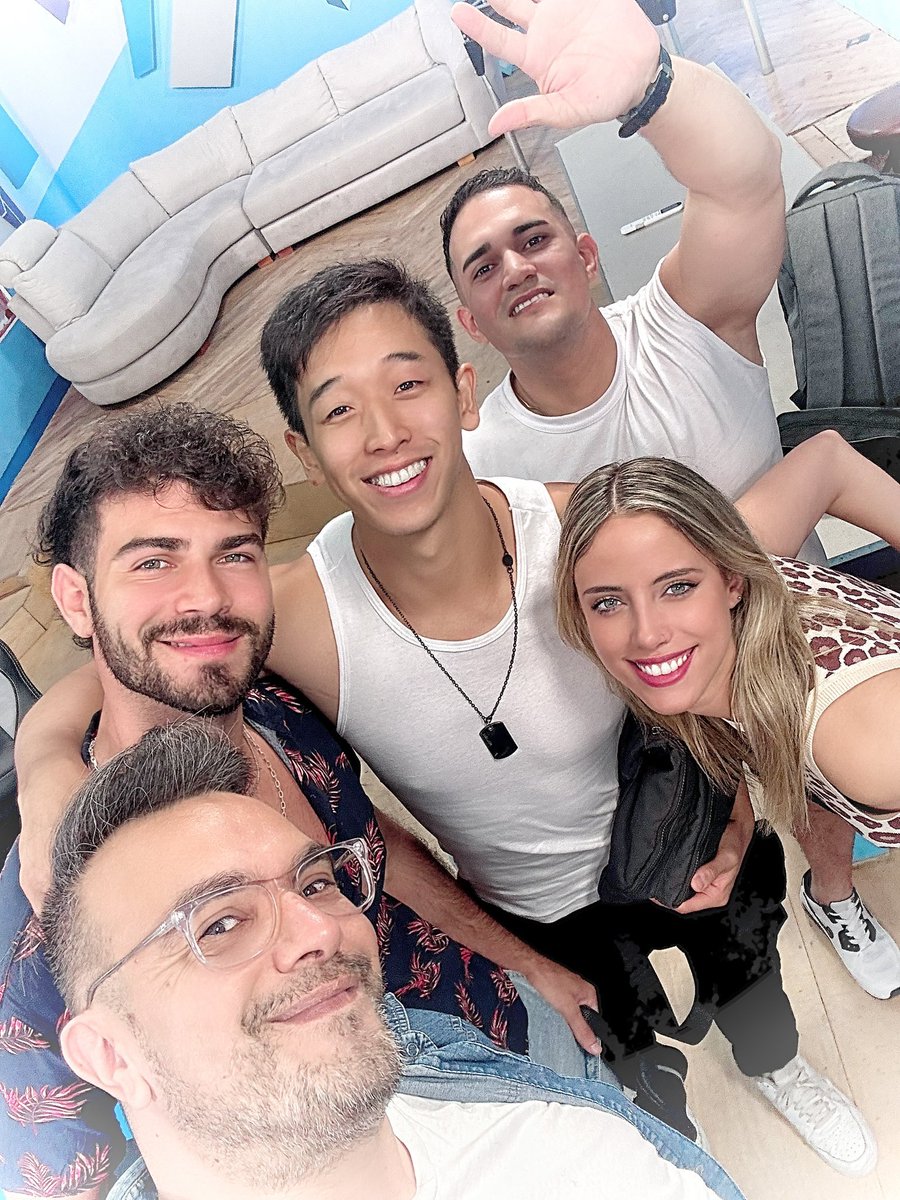 infoGH24's tweet photo. Denu en Los Bro 🧡 https://t.co/fK4eH21INy