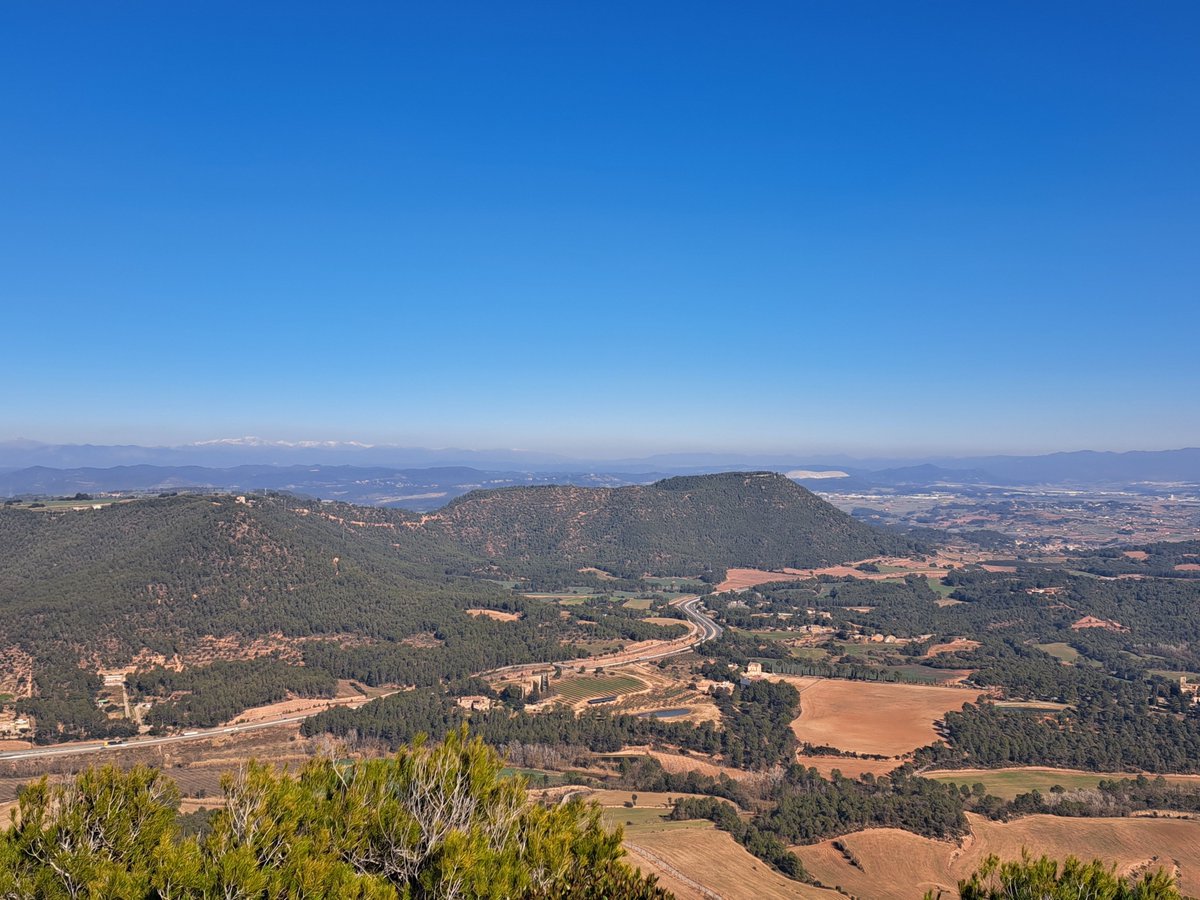 nestor_meteo's tweet image. La capa límit, amb humitat i contaminació de fons, la veurem a l'horitzó durant els propers dies
📌 #Collbaix, #Bages / Xavi Campabadal
➡️ 3cat.cat/3cat/el-temps-… #Eltemps3Cat