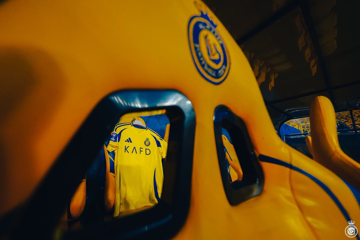 اللي يجيب صاحب اول هدف للنصر له طقم النصر بإختياره 💛💛💛💛💛💛💛💛

انطلقوا 👏🏻