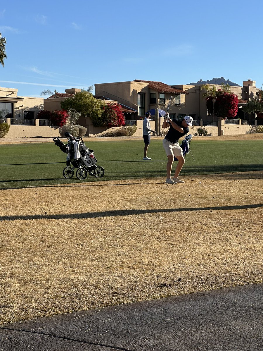 This is what Mondays are all about. Ricky Barnes, 352 pga tour starts, out with a push cart.