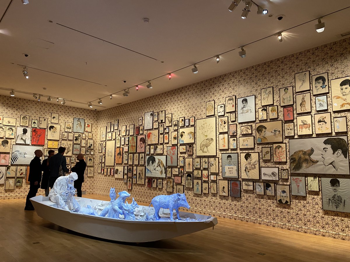 Guiguiii94's tweet photo. Après ses récentes expos au MAC Lyon, à Chamarande et chez Alain Gutharc, le plasticien et dessinateur #EdiDubien (1963-) est l’invité du musée @ChasseNature jusqu’en mai.
La métamorphose des corps, la symbiose des hommes et des animaux, toujours de manière colorée et poétique. https://t.co/sLTnIFs9WQ