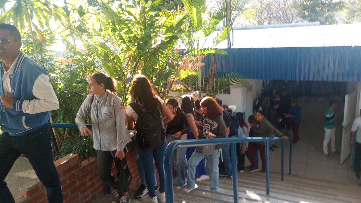 UPTMKR's tweet photo. Hoy en las instalaciones de la UPTMkR, comienzan las inscripciones de alumnos regulares, esta actividad se llevara a cabo hasta el dia viernes y asi dar inicio a las clases el 10 de febrero. https://t.co/dUj0wq7P6j