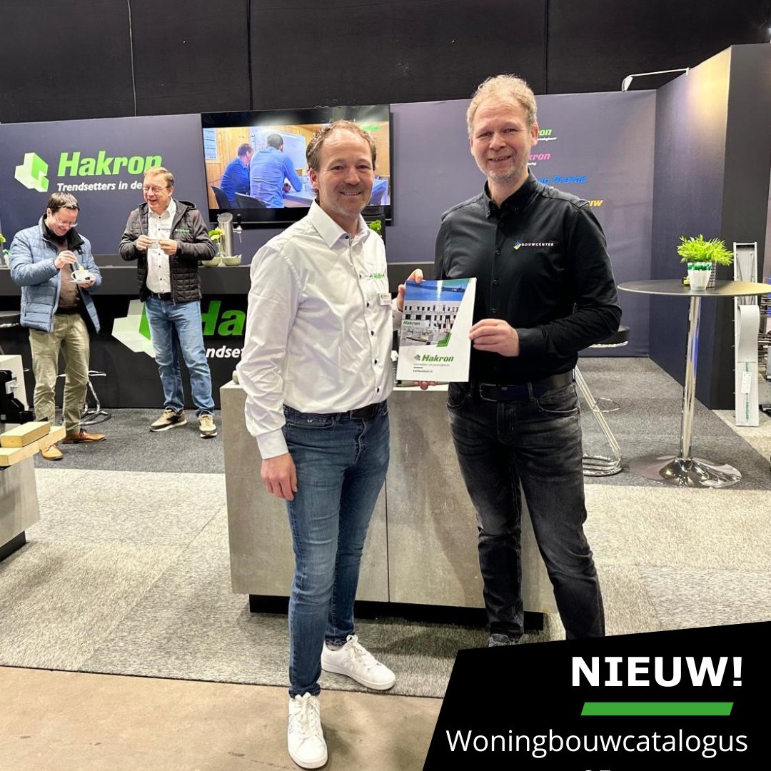 Vandaag hebben we  op de  <a href="/BouwBeurs25/">BouwBeurs</a>  de gloednieuwe Woningbouwcatalogus gepresenteerd. Het eerste gedrukte exemplaar is overhandigd aan Henk ten Berge van Bouwcenter Concordia Meppel door Marcel van der Wijk. Exemplaar ontvangen? Kom naar stand D042, hal 8! #bouwbeurs2025