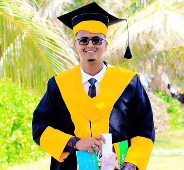 KasimHon's tweet photo. Five years ago today,  I lost my my brother Abdikadir Kasim mohamud, he was killed in a tragic car explosion, along with his friends, while they were celebrating their university graduation. The pain of that day still lingers, my heart will always carry this heavy  pain 😭 https://t.co/vTksEn71Yn