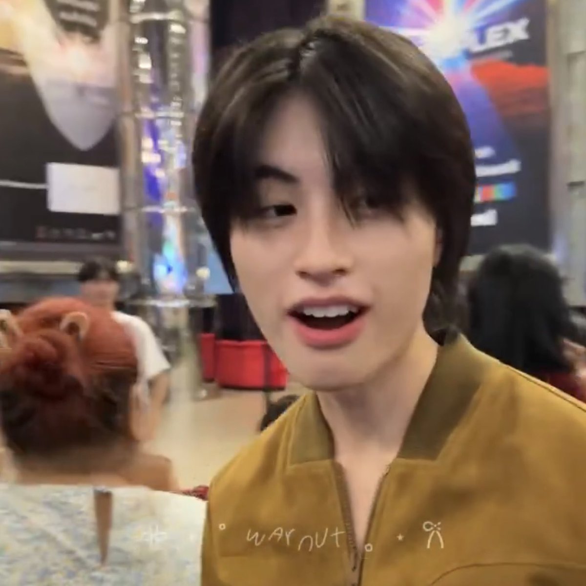 imyourwanderer's tweet photo. ขี้เม้าว่ะ 5555555555555 https://t.co/cwEz27lQy6