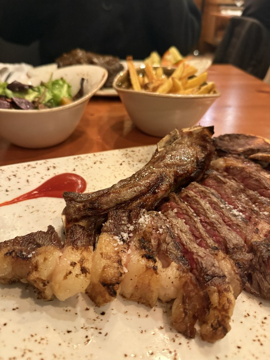 好好坚持自我 做好现充就好 我爱生活本身  也真诚的对待每一个人 但小圈是不适合内心充盈的人的 是排斥真诚的地方
这里表面 虚伪 浮躁 浅薄 肮脏得像收摊的菜市场
但我始终会保留希望和每一个新的你聊聊 也许你并不是大多数里的一份子 多好
#sp #小圈sp #肤浅