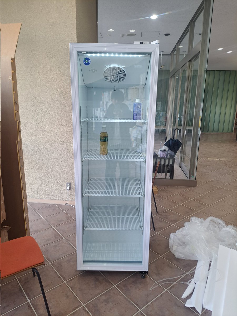 【遂に…】
受け取りボックスが九大に届きました🙌
私の身長より高いビックな冷蔵庫です！
このボックスへ食材をお届けします🚚

この業務用冷蔵庫の購入に際して九州大学基金から支援をいただいています。本当にありがとうございます。