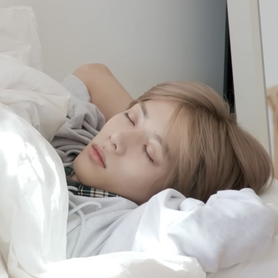 ghostingsoobin's tweet photo. sleepyhead...💤 https://t.co/7s7OqGpGzO