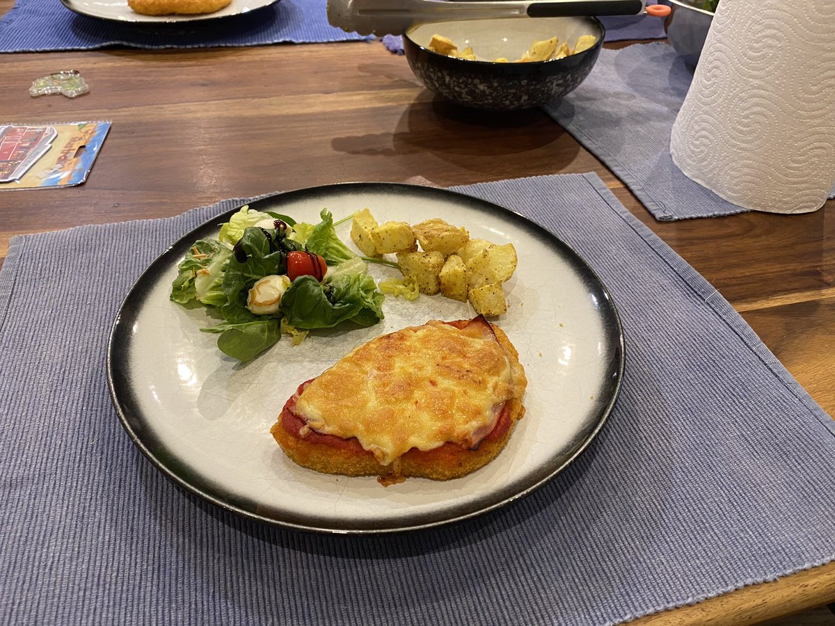 MapleRabbitTxT's tweet photo. 最後の飯と猫 https://t.co/z0R5XMvYz0