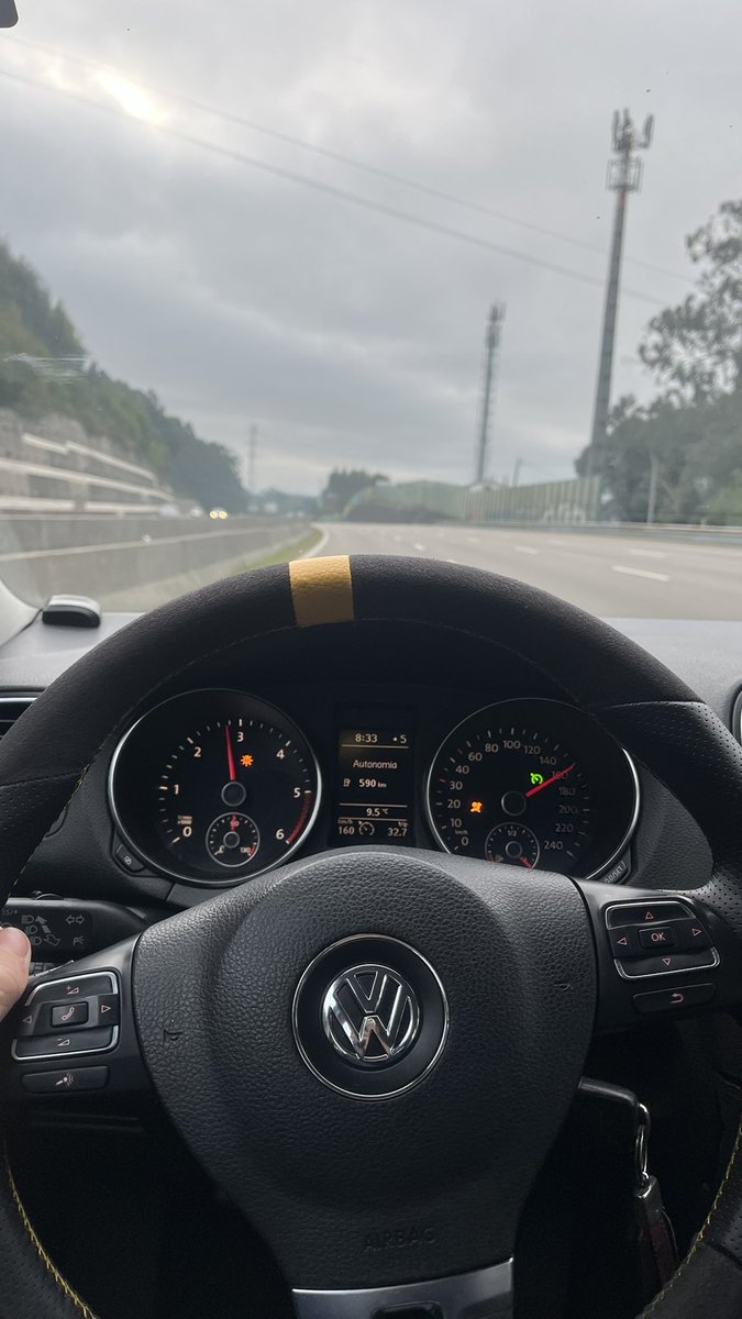 Tenho um carro com 318 mil kms mas mesmo assim consegue ser menos rodado que certas pessoas 🥱