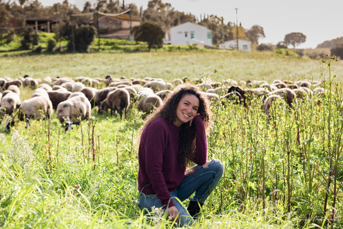 salacabanyes's tweet photo. 👩‍👦 L'Alba (Anna Capdaigua) té un fill petit i una feina que no li agrada

🎁 Quan rep una herència d'un parent, es preguntarà què vol fer amb la seva vida

🐏 A partir de divendres, vine a veure-la a "Ovelles"

🎟 Entrades 👇
https://t.co/GGVYlBNRNa

📸 @bautadivori
#Ovelles_Sala https://t.co/t6QwaAG0UO