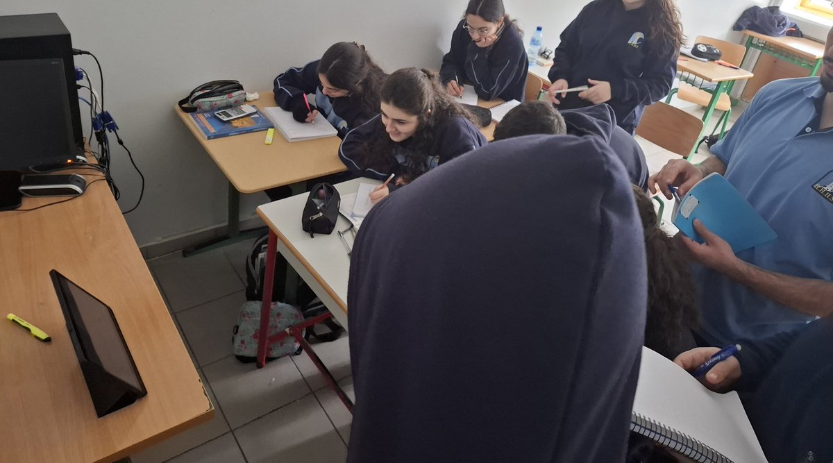 youssefsaad1996's tweet image. Learning trigonometry with enthusiasm! 📐🎥 My grade 10 students are fully engaged, discovering properties through a video. Making math both visual and enjoyable! #Trigonometry #MathInAction #EngagedLearning