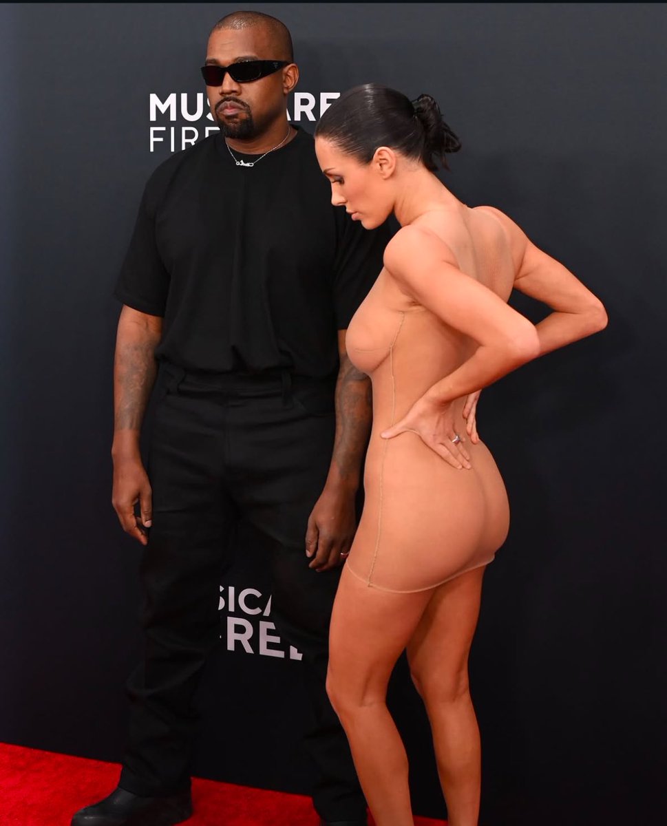 stxphisthinking's tweet photo. Bianca Censori is living rent-free in people’s heads. If this was on a runway, it’d be high fashion—but a woman owning her body? Suddenly, it’s a crisis. Stay mad. #Grammys #BiancaCensori https://t.co/5knuzzSnSA