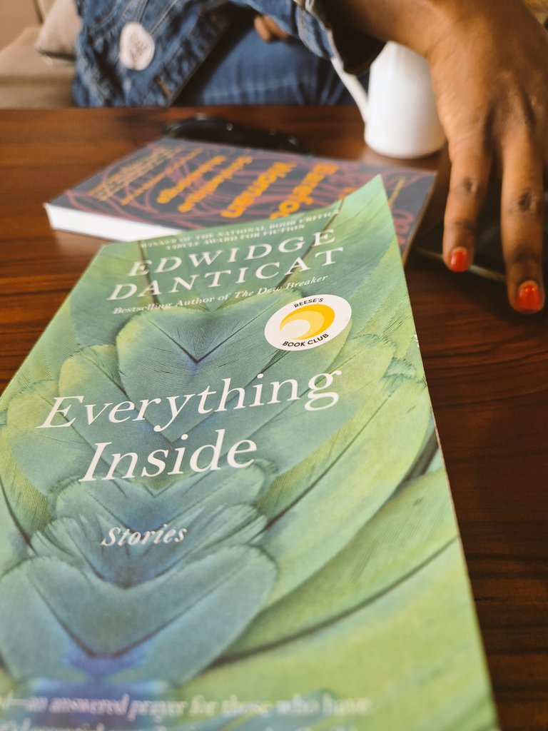 Es_Taa's tweet photo. Starting a new thread of my 2025 reads. You can never go wrong with #EdwidgeDanticat @EDanticat
It was hard to put this one down.
She just has a way of writing, feels like she is speaking to me + only me
#EverythingInside #JanuaryReads #EsTaaReads https://t.co/dNkHAFYecA