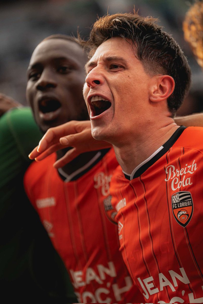 FCL_Brasil's tweet photo. 🟠| Lorient durante nossa pausa:
🟢 Lorient 1x0 Dunkerke (19ª rodada)
🟢 Lorient 3x2 Clermont (20ª rodada)
🟢 Lorient 2x1 Red Star (21ª rodada)
Com 43 pontos, a equipe de Olivier Pantaloni segue na liderança da Ligue 2.
#AllezLorient 🟠⚫️ | 📸 @FCLorient https://t.co/MMzG9WGSUV