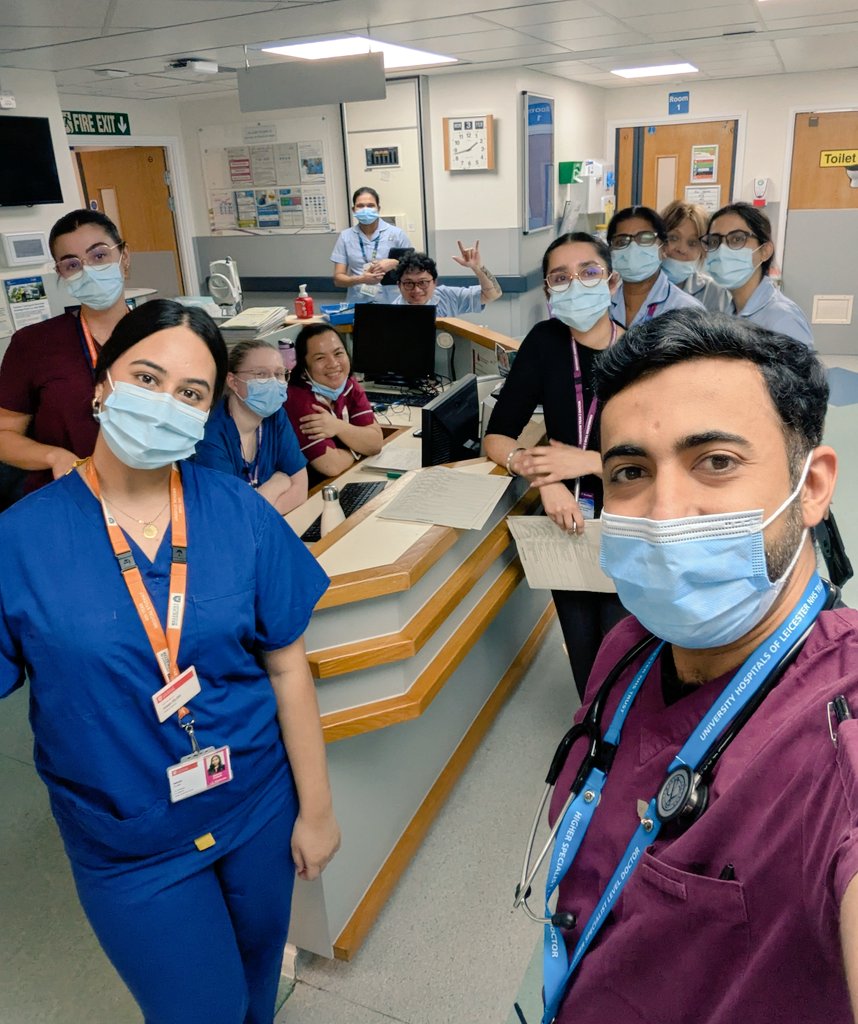 AliAbdulnabiS's tweet photo. A good team spirit makes the ward round even better!
#Oncology #Wardround #huddletime
@Leic_hospital https://t.co/wH9bVpC9tx
