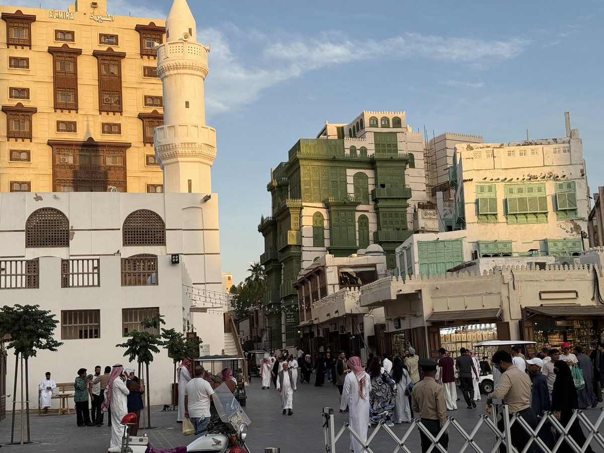 rhinoplastyman1's tweet photo. PAAFPRS 2015/29 Jan Pre-congress tour (old jeddah ) https://t.co/V1YhNXUJS6