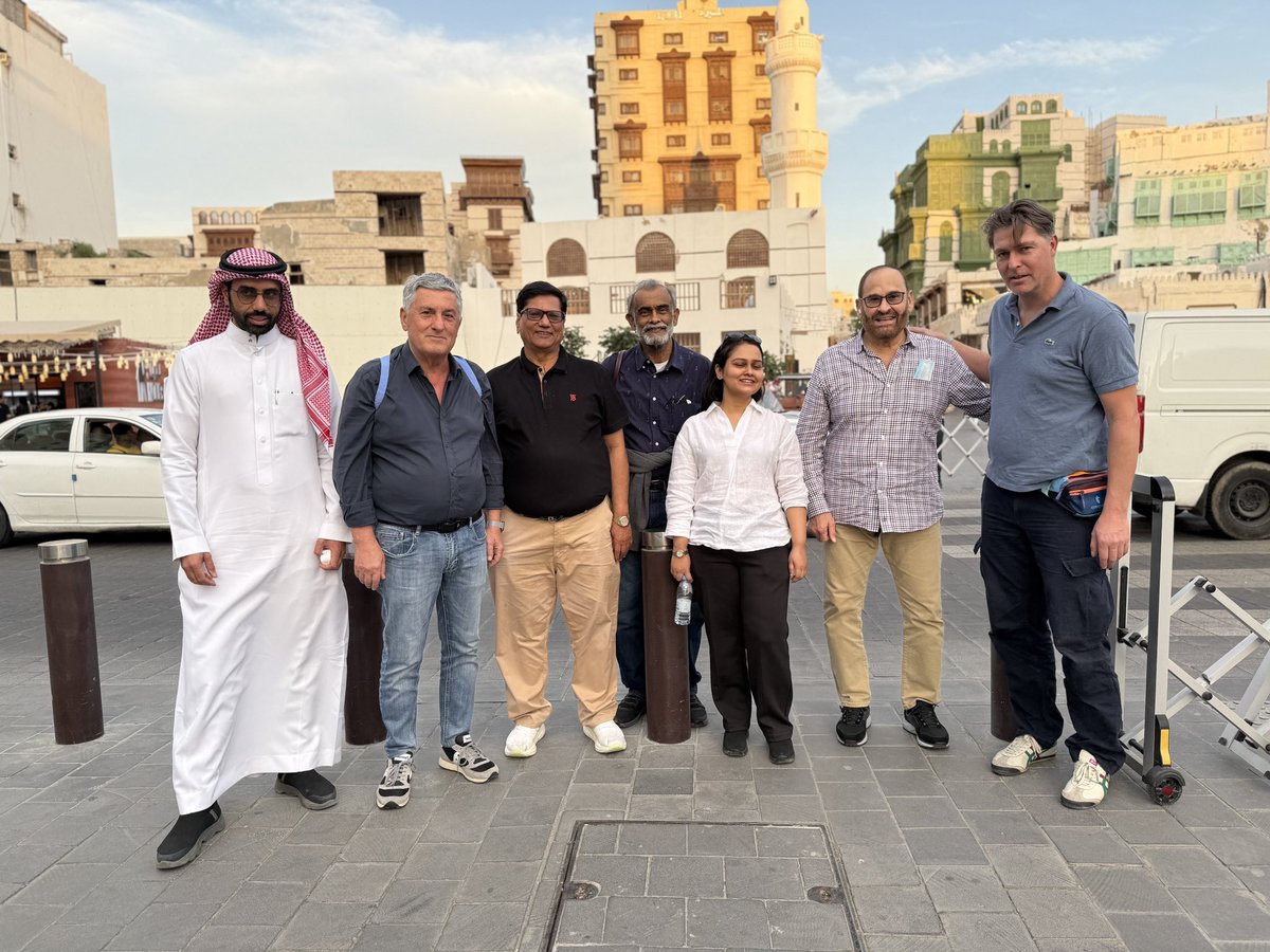 rhinoplastyman1's tweet photo. PAAFPRS 2015/29 Jan Pre-congress tour (old jeddah ) https://t.co/V1YhNXUJS6