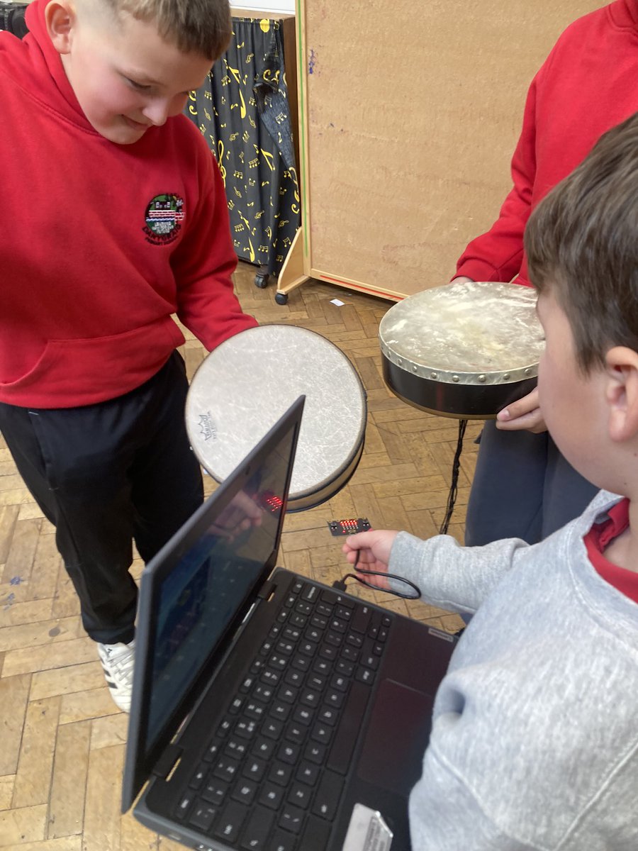 DanygraigP's tweet photo. Y5/6F have been coding microbits to measure the volume of sound.
We used instruments to test it and tried to find the quietest place in the school.
#dygpscitech https://t.co/qIGmGTqkqR
