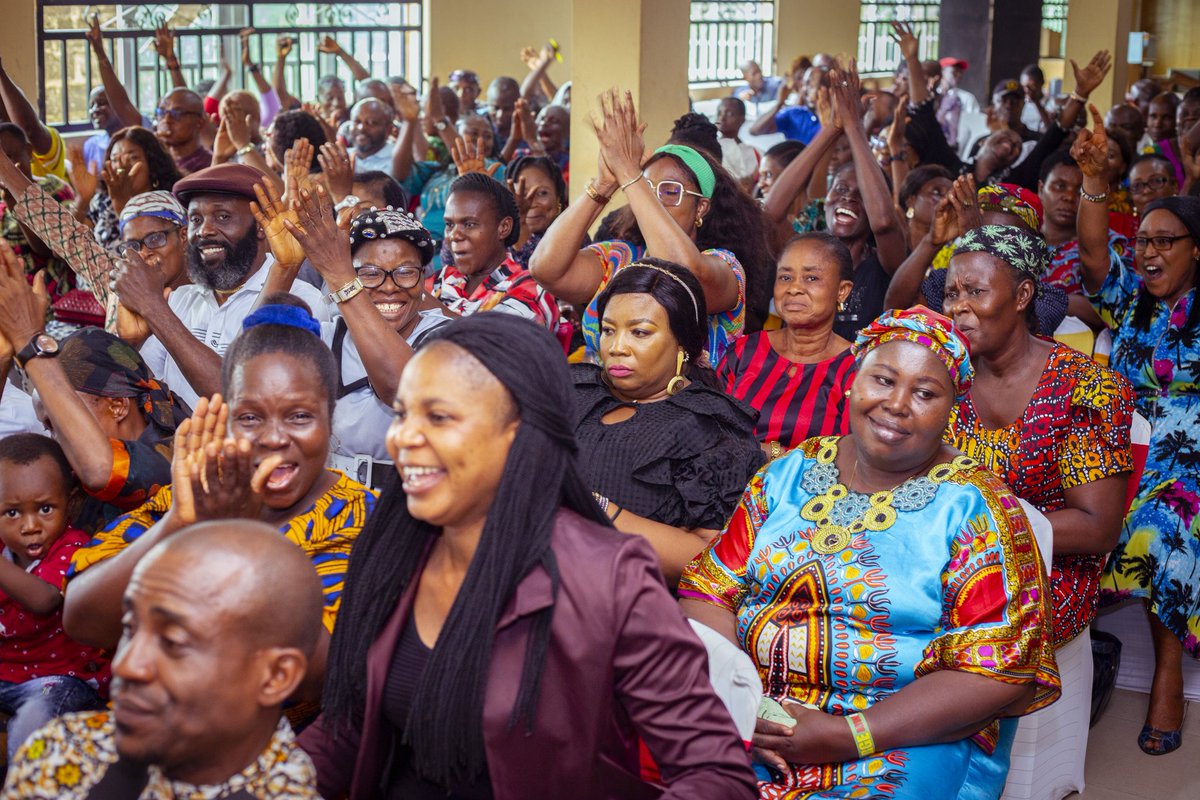 OguBolo's tweet photo. Wild jubilations as Ogu/Bolo council chairman, Engr. Oforibika Ishmael approves the payment of the new minimum wage to workers.

Monday 3rd February 2025 https://t.co/Wot2ZKTNkl
