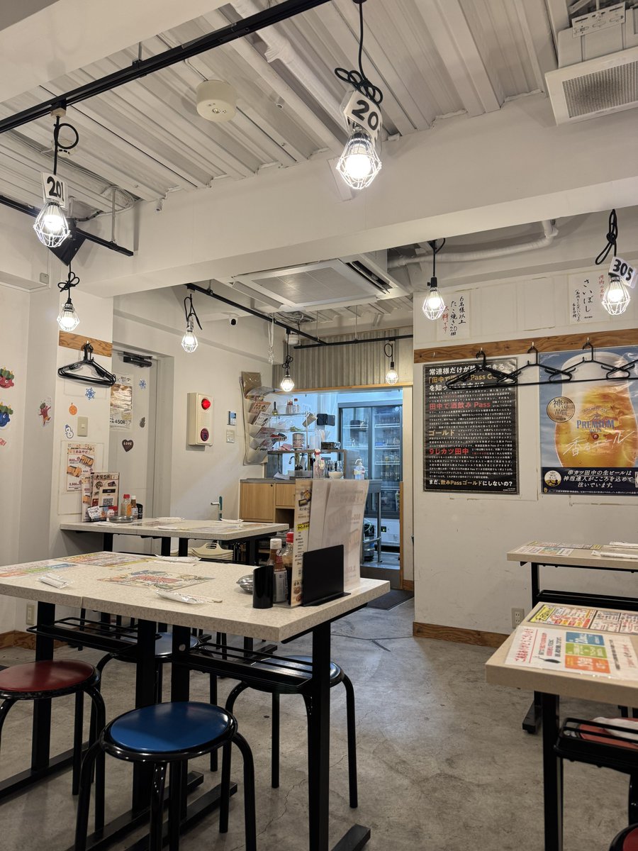 kichijoji_monde's tweet photo. 串カツ田中三鷹店は2/11で閉店とのこと😢

このお店に最初に行ったのはコロナ禍でテイクアウトした時だったっけ🥡

串カツ田中は大人だけでも楽しいし、子供連れにも優しいから閉店するのは残念だな。

店員さんの何人かは武蔵境など近隣のお店に行くみたいです😌 https://t.co/yMeScC4865