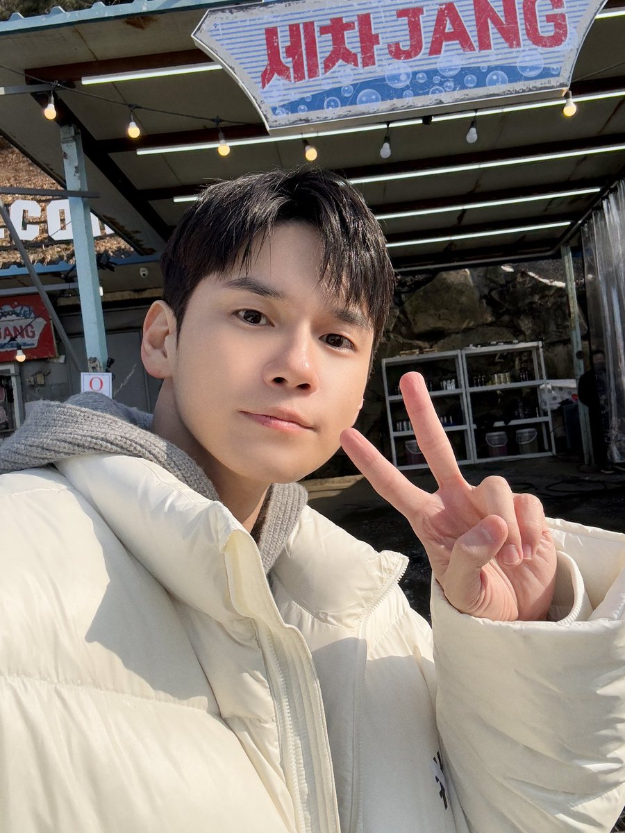 ✨250203 KBS2 세차JANG #옹성우 ✨

일일 알바 옹성우, 임무 완료🙌🏻
#세차JANG 의 분위기 메이커로 추운 날씨를 뜨겁게 만들기도🔥
옹성우의 색다른 모습을 만나 행복한 첫 주의 시작이 되었기를 바라요❤️‍🔥

#ONGSEONGWU