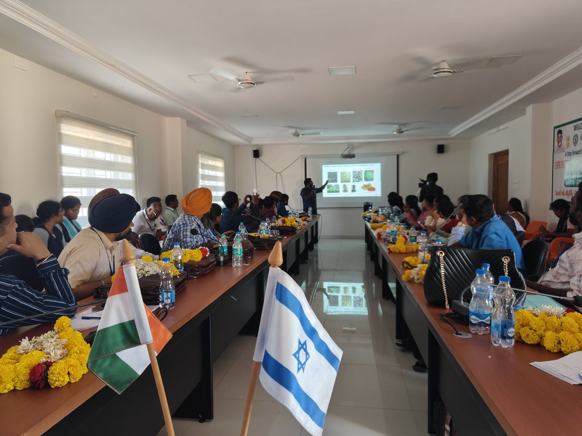 Brihamadev_emb's tweet photo. Started the 3rd batch of the #INDO-#ISRAEL training on #Vegetables #grafting and cultivation practices in #Kuppam, #AndhraPradesh
30 officers participating from 14 states. Day 1 led by experts of @Agriplast
@ICRISAT @SyngentaIND & #HSPL
@MASHAVisrael @IsraelinIndia @AgriGoI https://t.co/3yRR6YxQtc