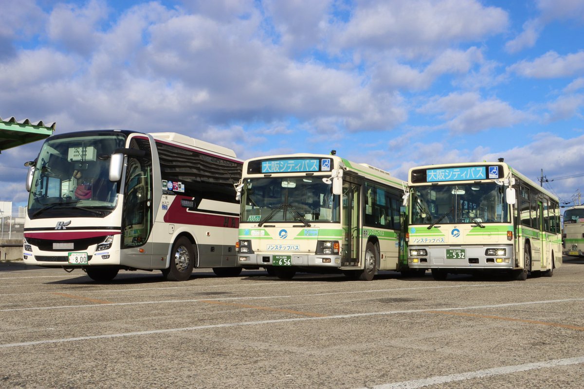 4704sti's tweet photo. #1月を写真4枚で振り返る

・全国哥麿会
　カウントダウン＆初日の出in深谷

・オートサロン（KYOJOトークショー）
   髙野理加@kuril6 選手

・阪急観光バス主催
　『大阪シティバス見学ツアー』

・湾岸バスフェスタ2025新春 https://t.co/kYb5itUR7g