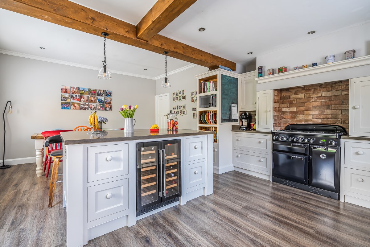 NicheCom tweet media