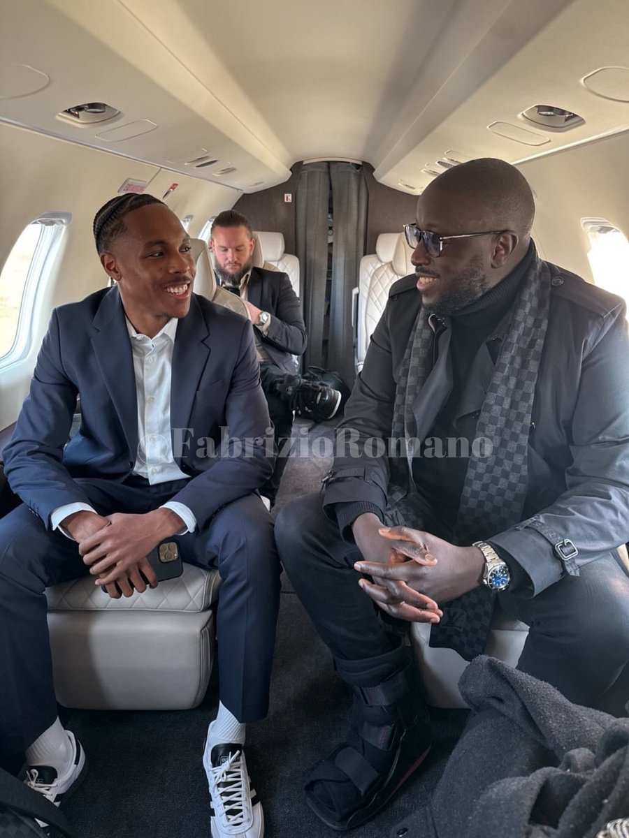 FabrizioRomano's tweet photo. 🚨⚪️ Mathys Tel and his agent Gadiri Camara on their way to London right now!

He’s set to join Tottenham on loan until June, no option to buy.

Big surprise on #DeadlineDay. 💣👀 https://t.co/4OsPWcu3jo