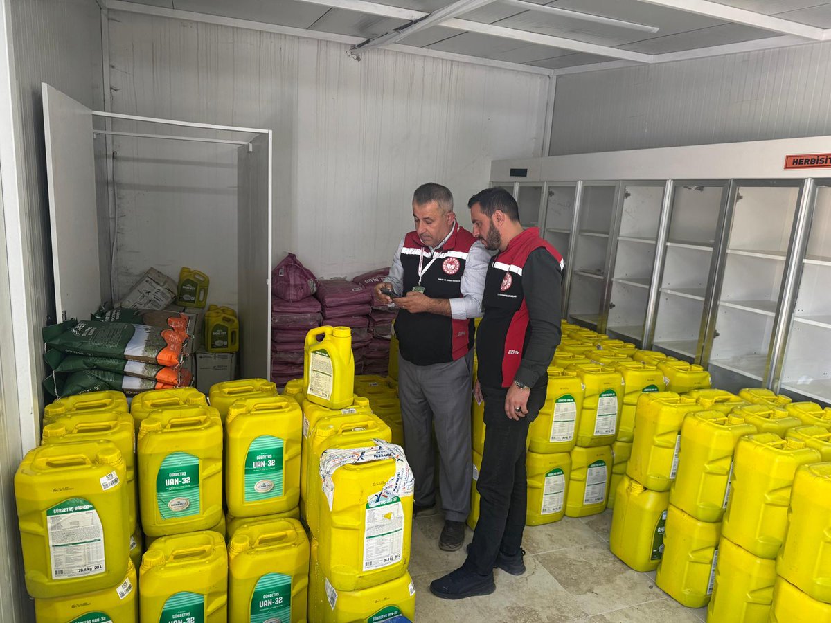 📍 KAYSERİ
Bakanlığımız tarafından 81 ilde eş zamanlı olarak başlatılan gübre bayileri ve üreticilerine yönelik barkod, ambalaj, etiket ve içerik uygunluğu denetimlerimiz devam ediyor. 🌾🔍
<a href="/TCTarim/">T.C. Tarım ve Orman Bakanlığı</a> <a href="/ibrahimyumakli/">İbrahim Yumaklı</a> <a href="/BulentSaklav/">Bülent SAKLAV</a> <a href="/kayserivaliligi/">T.C.Kayseri Valiliği</a>
