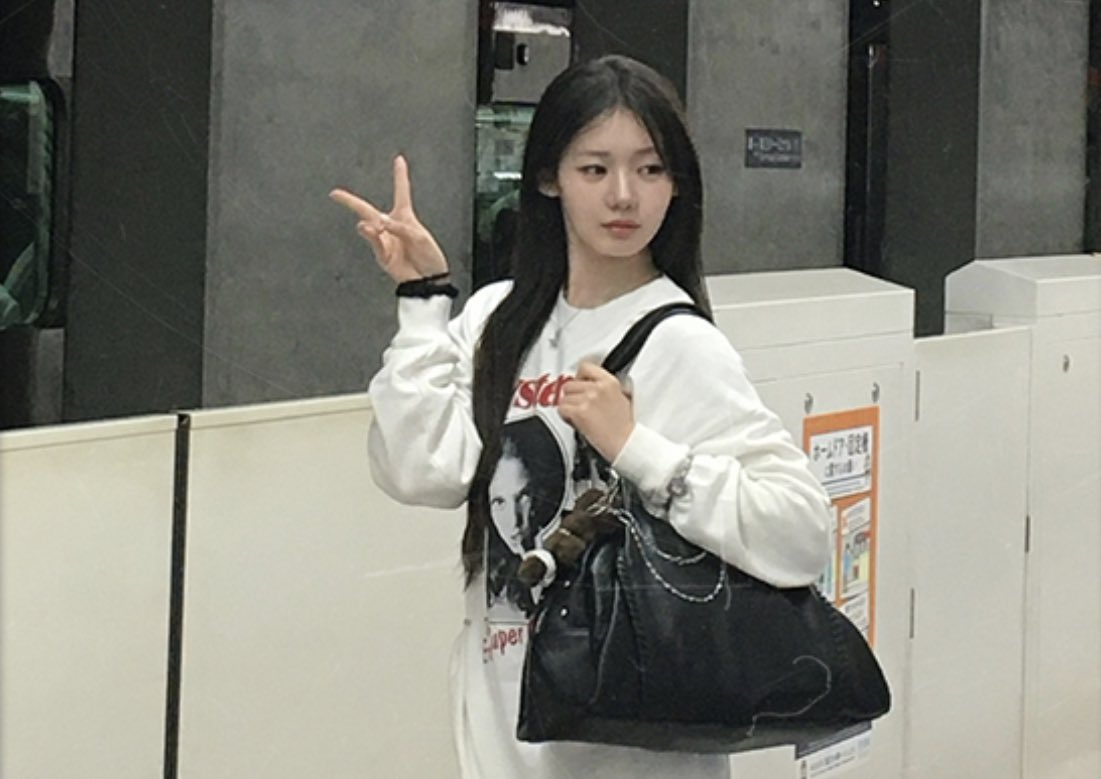 MISS RORA, LOOK AT HER !!!!!