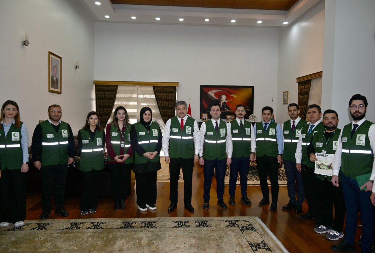 YesilayOsmaniye's tweet photo. YEŞİLAY Osmaniye Şube Başkanımz Sn. Osman KIBRISLIGİL, Yönetim Kurulu Üyelerimiz ve Yeşilay Danışmanlık Merkezi (YEDAM) personellerimiz ile Sayın Valimiz Dr. Erdinç YILMAZ'ı makamında ziyaret ettik.

Sayın Valimiz Dr. Erdinç Yılmaz’a nazik kabulleri için teşekkür ediyoruz🇹🇷💚 https://t.co/tPQF10CRLc