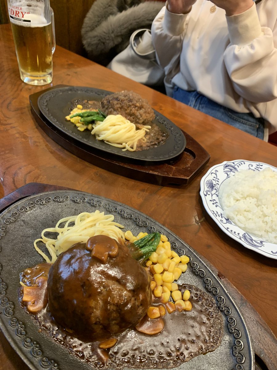 junalone1's tweet photo. 学生時代の友人と
久しぶりに休日らしい休日を過ごした
昼飲み🍺もんじゃ
浅草寺
浅草東洋館「漫才大行進」
（高円寺Ｋ→ナイツ）
洋食屋「モンブラン」のハンバーグ
色んなことを忘れて
ほんとーに久々で
ほんとーに楽しんだのでした😂
感謝🌸🙏 https://t.co/6Iq7z0vsRZ