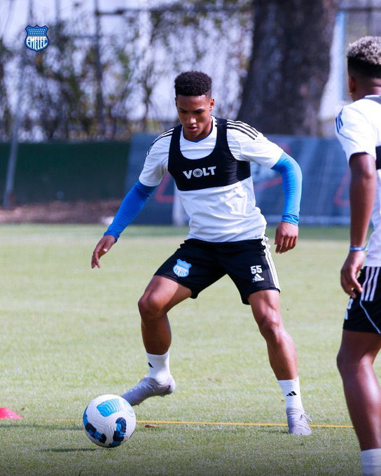 javieralavar's tweet photo. ⚔️🔵⚡️Elkin Muñoz y Ronny Borja se reintegraron ✅ a los entrenamientos con @CSEmelec 🔵⚡️ después de su participación con @LaTri 🇪🇨 https://t.co/IsuOoAoEia