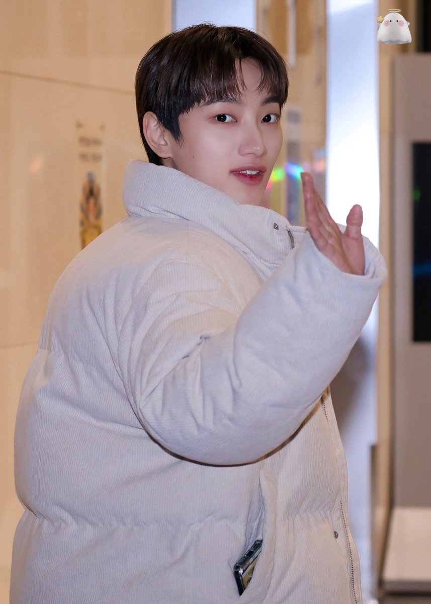 more_boogie's tweet photo. 250203 EBS 밤의 라디오 출근

#영광 #YEONGGWANG
#배너 #VANNER https://t.co/dgXZyIKuFG