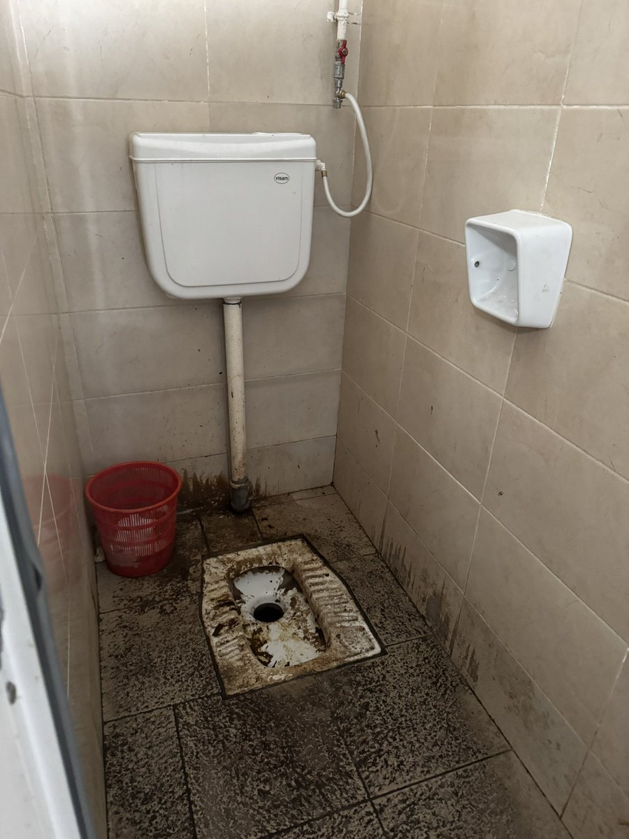 Schengen toilets on the Romanian border crossing of Sculeni

The minibus I travelled with waited for two hours to pass through - long queues on the Ro border have been a systemic problem esp since 2022. 

The bathroom is only available for “emergencies”, the customs officer said