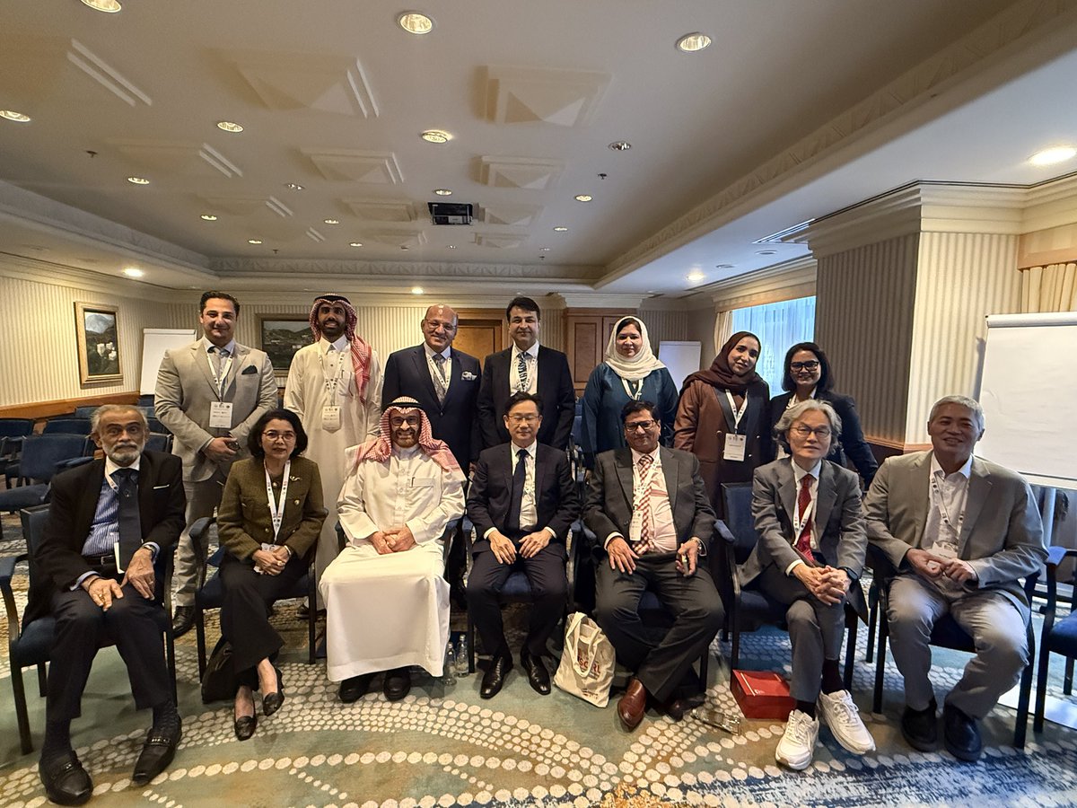 rhinoplastyman1's tweet photo. PAAFPRS 2025 Board meeting Jeddah 31/1/2025 https://t.co/E7ermFiwaP