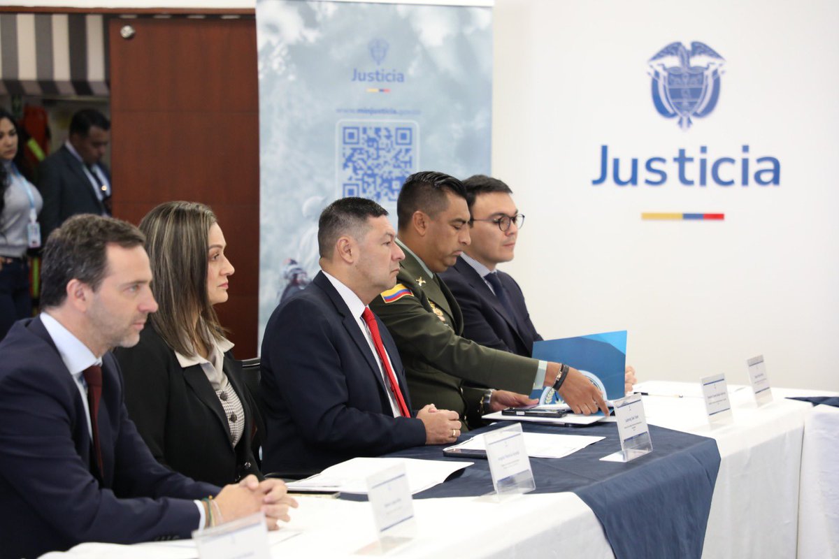 INPEC_Colombia's tweet photo. 🔴 A esta hora | La @MinjusticiaCo Ángela María Buitrago, el Ministro de Justicia de Chile, Jaime Gajardo y nuestro @DInpec analizan los retos del Sistema  Penitenciario y Carcelario. 🔎 #Justicia #Seguridad https://t.co/OfJBpjCFgh