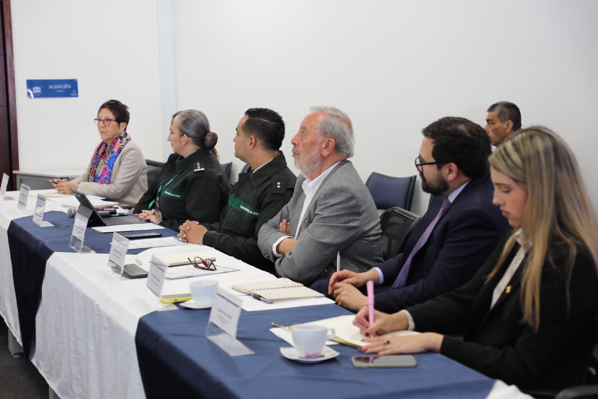 INPEC_Colombia's tweet photo. 🔴 A esta hora | La @MinjusticiaCo Ángela María Buitrago, el Ministro de Justicia de Chile, Jaime Gajardo y nuestro @DInpec analizan los retos del Sistema  Penitenciario y Carcelario. 🔎 #Justicia #Seguridad https://t.co/OfJBpjCFgh