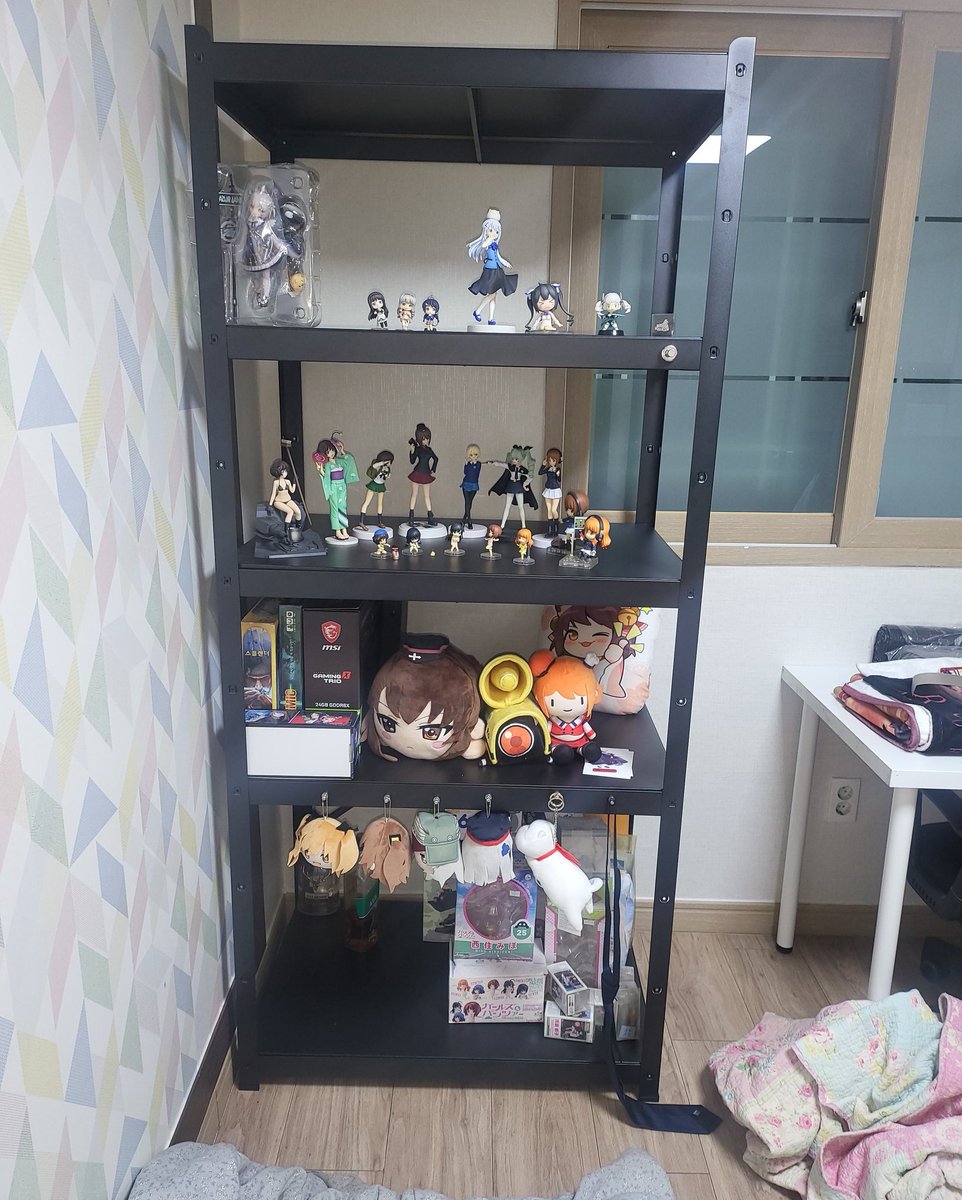 uehoshi_'s tweet photo. 자취 약 5년차 만에 꿈에 그리던 장식장 완성 https://t.co/fBdUVgBnf8