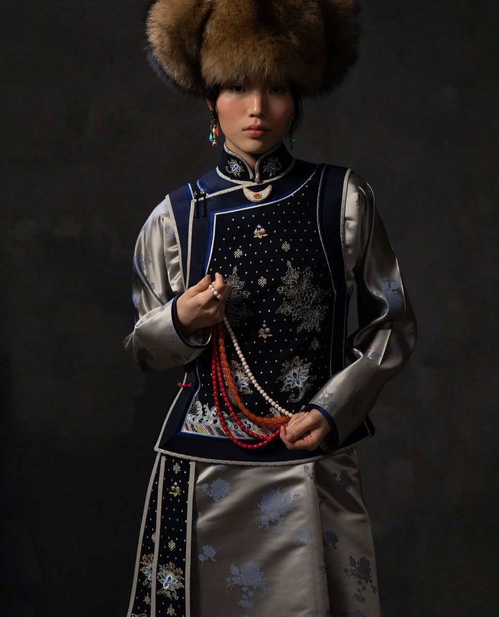 Outlander Magazine tweet media