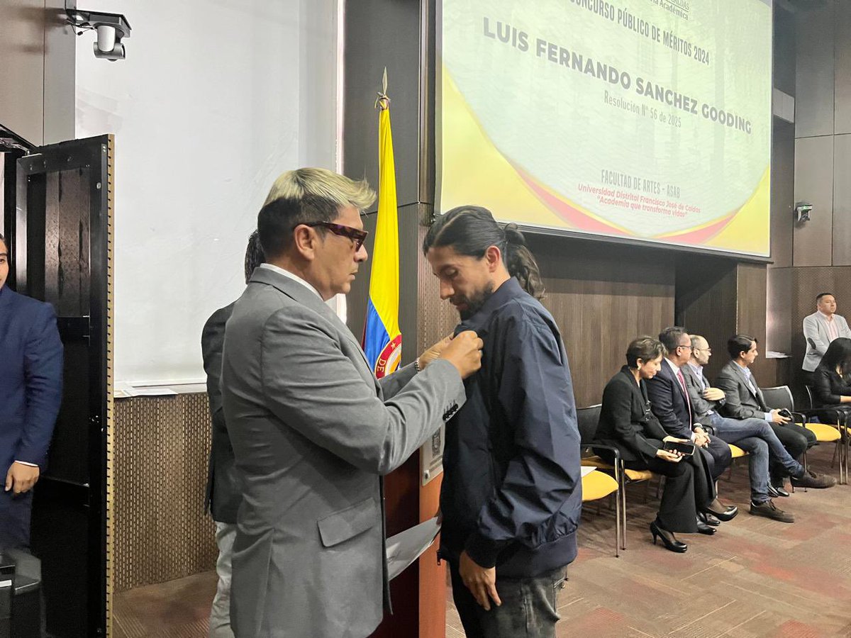 LaudEstereo's tweet photo. @udistrital @arteasab @gtarazona1 @FamarenaUD @tecnologicaUD @FacultadCMyNUD 🧵 #HiloUDistrital | Con este acto de nombramiento y posesión, se reafirma el compromiso con la excelencia académica. ¡Bienvenidos, nuevos docentes! Su talento y dedicación serán clave en el crecimiento de la @udistrital 🎓👏 #NuevosDocentesUD #OrgulloUD https://t.co/Neo2IKHpco