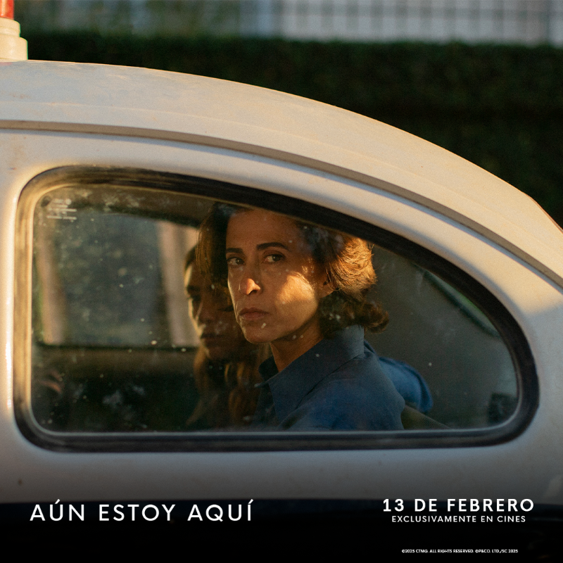 SonyPicturesCol's tweet photo. Enfrentó el miedo, desafió al poder y nunca dejó de buscar la verdad. #AúnEstoyAquí, el nuevo film de Walter Salles, protagonizado por Fernanda Torres en una actuación que emociona y nominada en los #Oscars2025. Solo en cines desde el 13 de febrero.