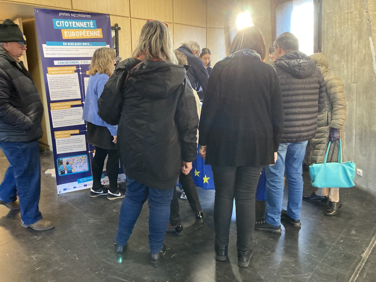 PauEuropeDirect's tweet photo. 📸 Retour en images sur la conférence du 31 janvier à l’@UPPA, en partenariat avec l’UTLA de Pau 🤩

➕ de 250 participants ont échangé sur les nouvelles institutions et les défis de l’UE 🇪🇺
Merci à notre partenaire et à M. Julien Vasquez pour son intervention de qualité ! 🤝 https://t.co/Z9n9Iry5Ow